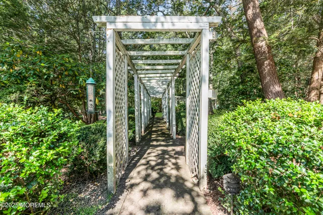 $1,395,000 | 18 Wetherill Drive, Millstone Township, NJ 08510