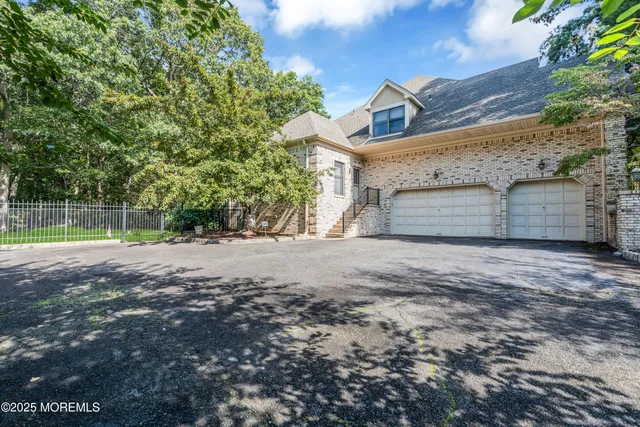 $1,395,000 | 18 Wetherill Drive, Millstone Township, NJ 08510