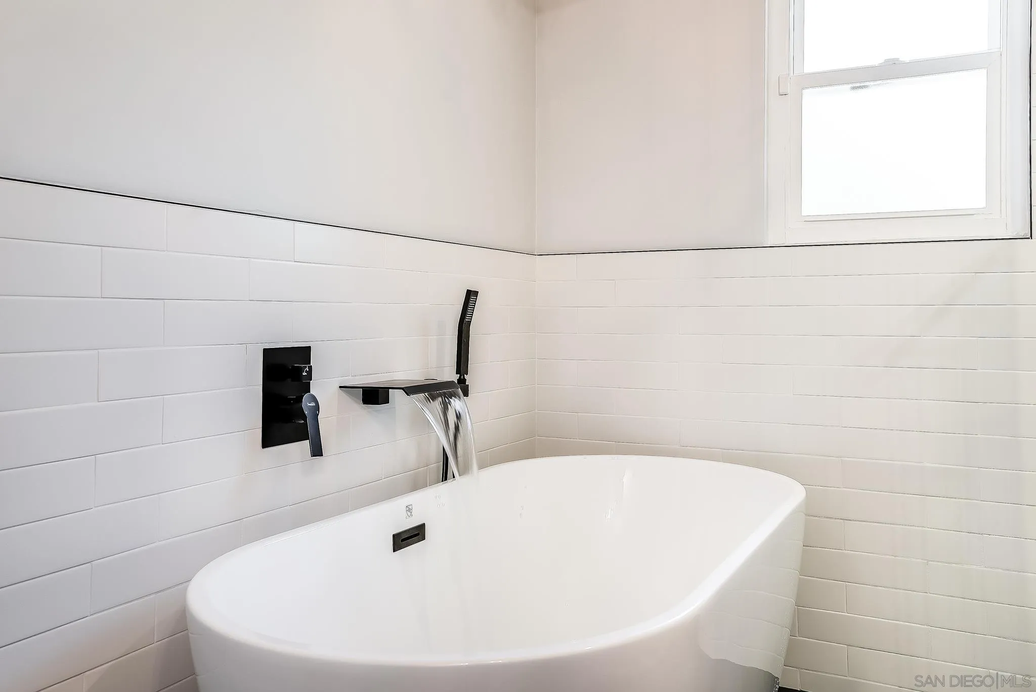 2211 Sunset Drive Escondido, CA 92025 - Photo 21 of 43 a bathroom with a white bath tub and a window