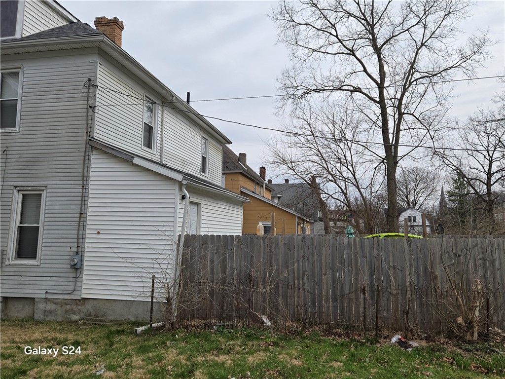 727 West High Street Springfield, OH 45506 - Photo 20 of 29 This charming home offers classic appeal with its traditional architecture.