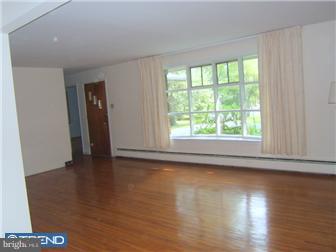 281 Mt Laurel Road Mount Laurel, NJ 08054 - Photo 2 of 7 Living Room