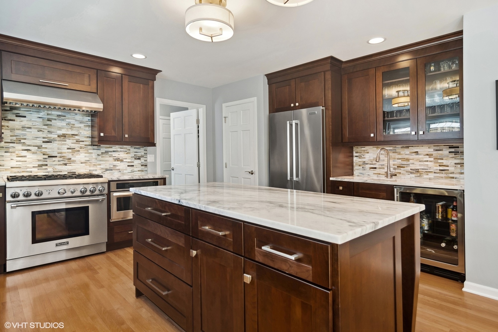 716 Saddle Ridge Crystal Lake, IL 60012 - Photo 14 of 42 a kitchen with a stove a sink and a refrigerator