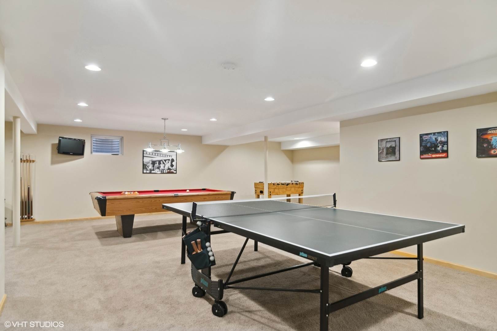 716 Saddle Ridge Crystal Lake, IL 60012 - Photo 37 of 42 a room with furniture pool table and table