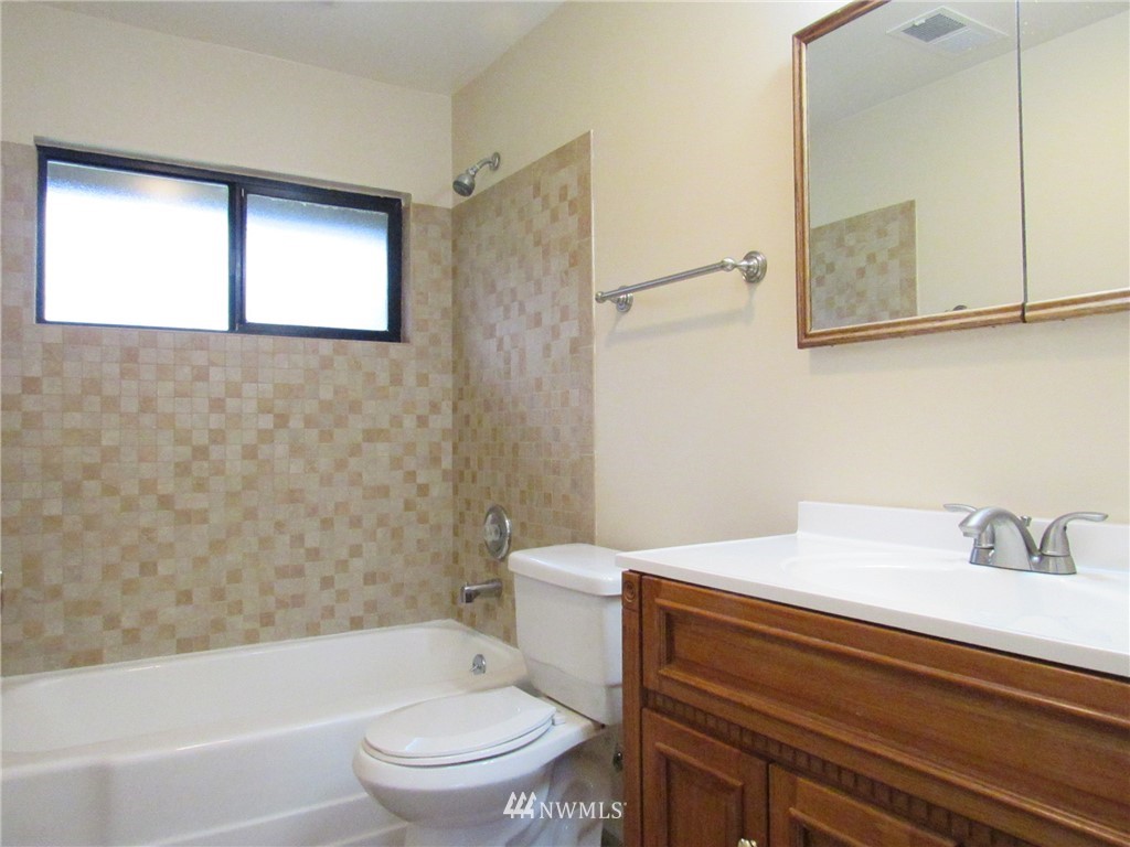 11615 Southeast 160th Street Renton, WA 98058 - Photo 12 of 20 Gallery Image 12