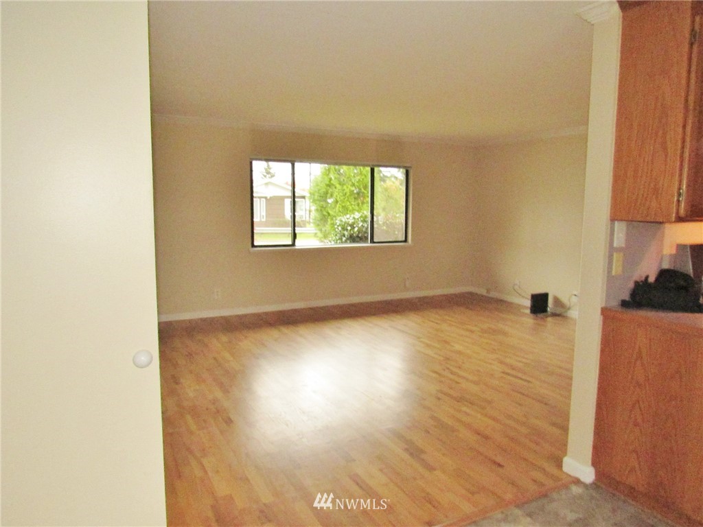 11615 Southeast 160th Street Renton, WA 98058 - Photo 8 of 20 Gallery Image 8