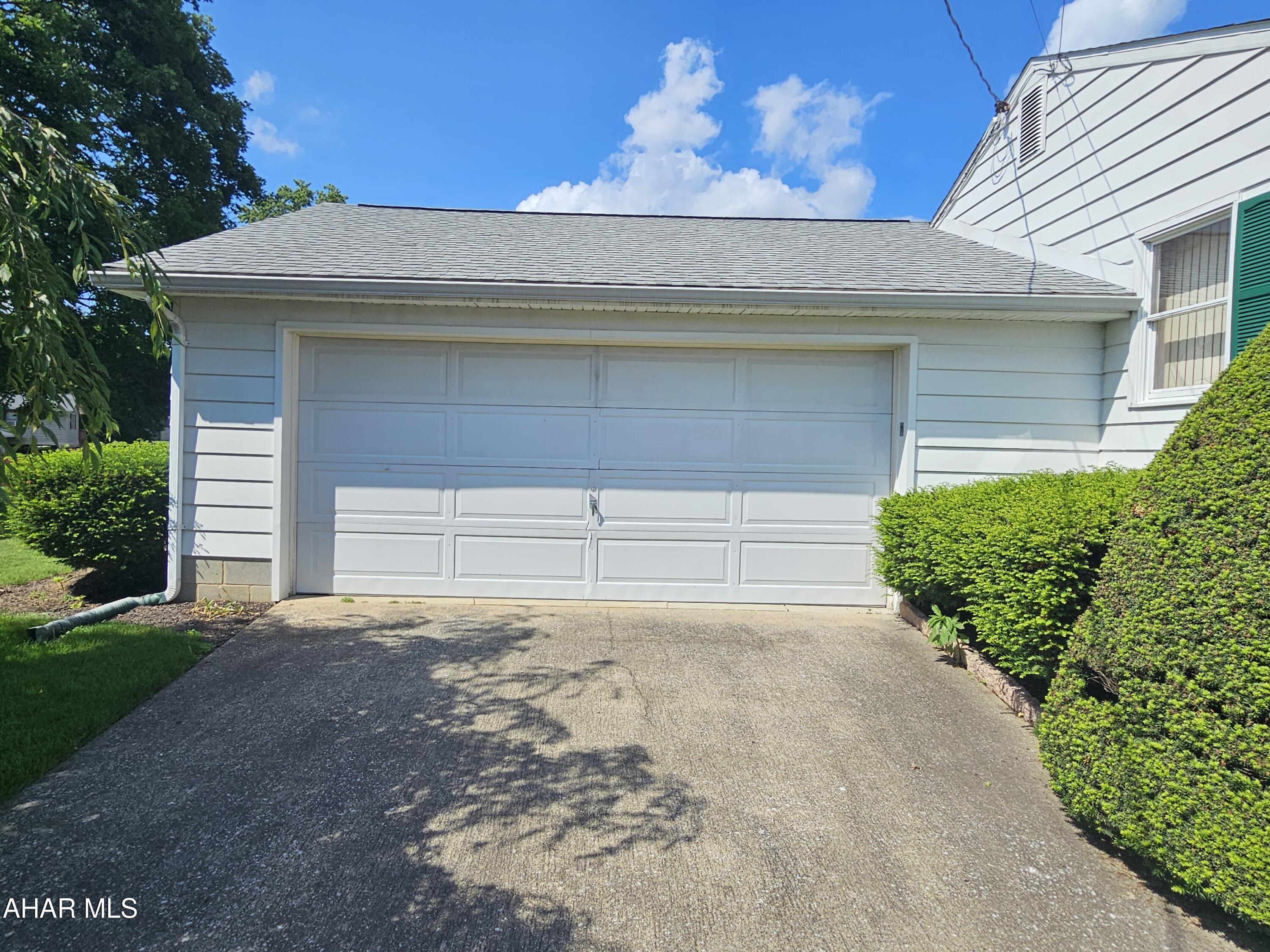 801 James Street Roaring Spring, PA 16673 - Photo 4 of 27