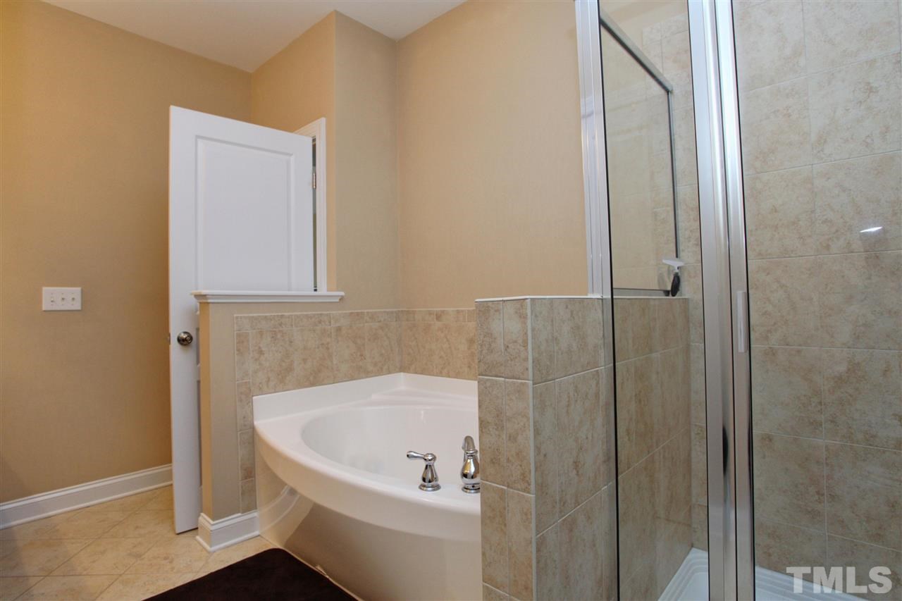 618 Democracy Street Raleigh, NC 27603 - Photo 15 of 24 a bathroom with a bathtub