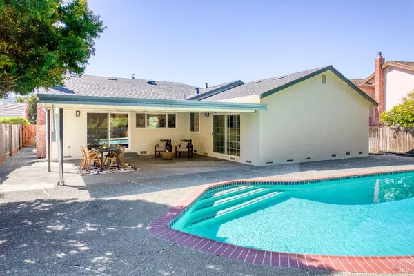 $1,395,000 | 13 Woodland Court, Novato, CA 94947