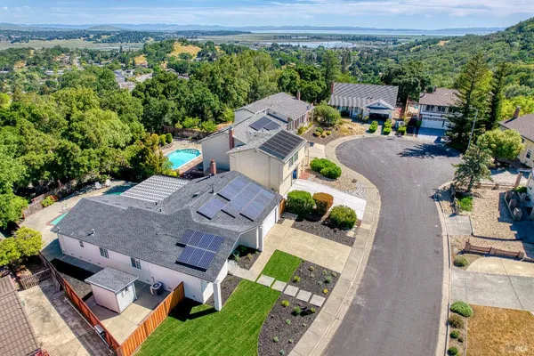 $1,395,000 | 13 Woodland Court, Novato, CA 94947