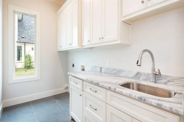 a close view of sink and tap