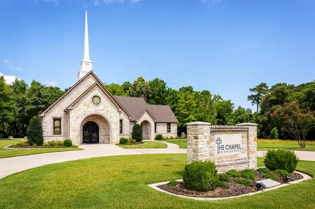 a view of house with garden and trees in the background