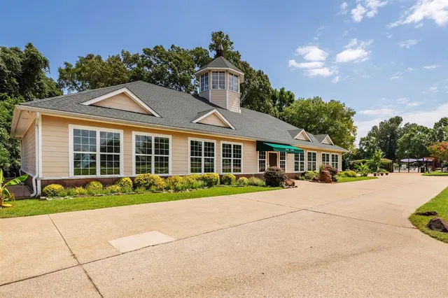 a room with lots of tables and chairs