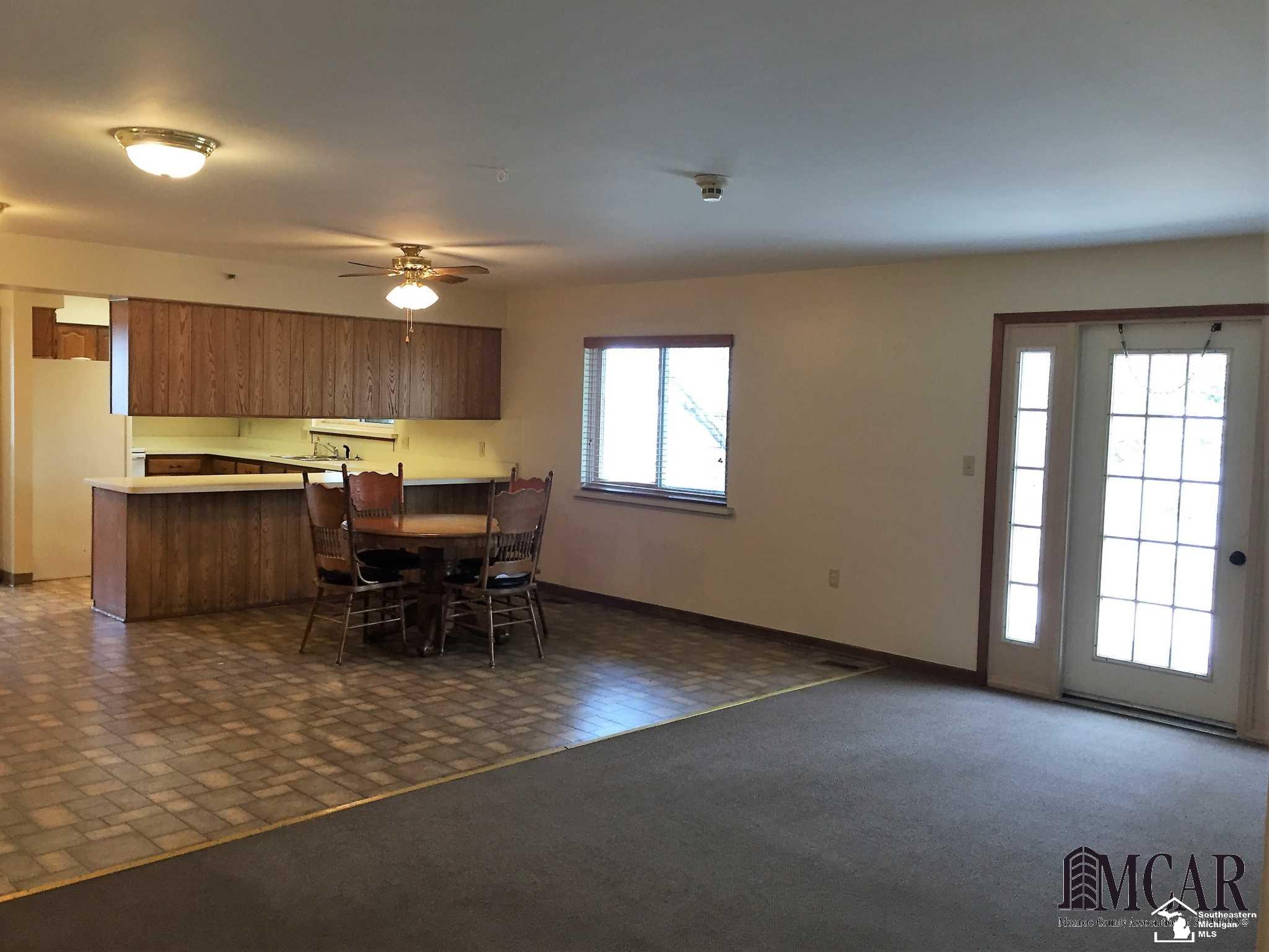 28545 Nieman Road New Boston, MI 48164 - Photo 6 of 20 Kitchen and dining