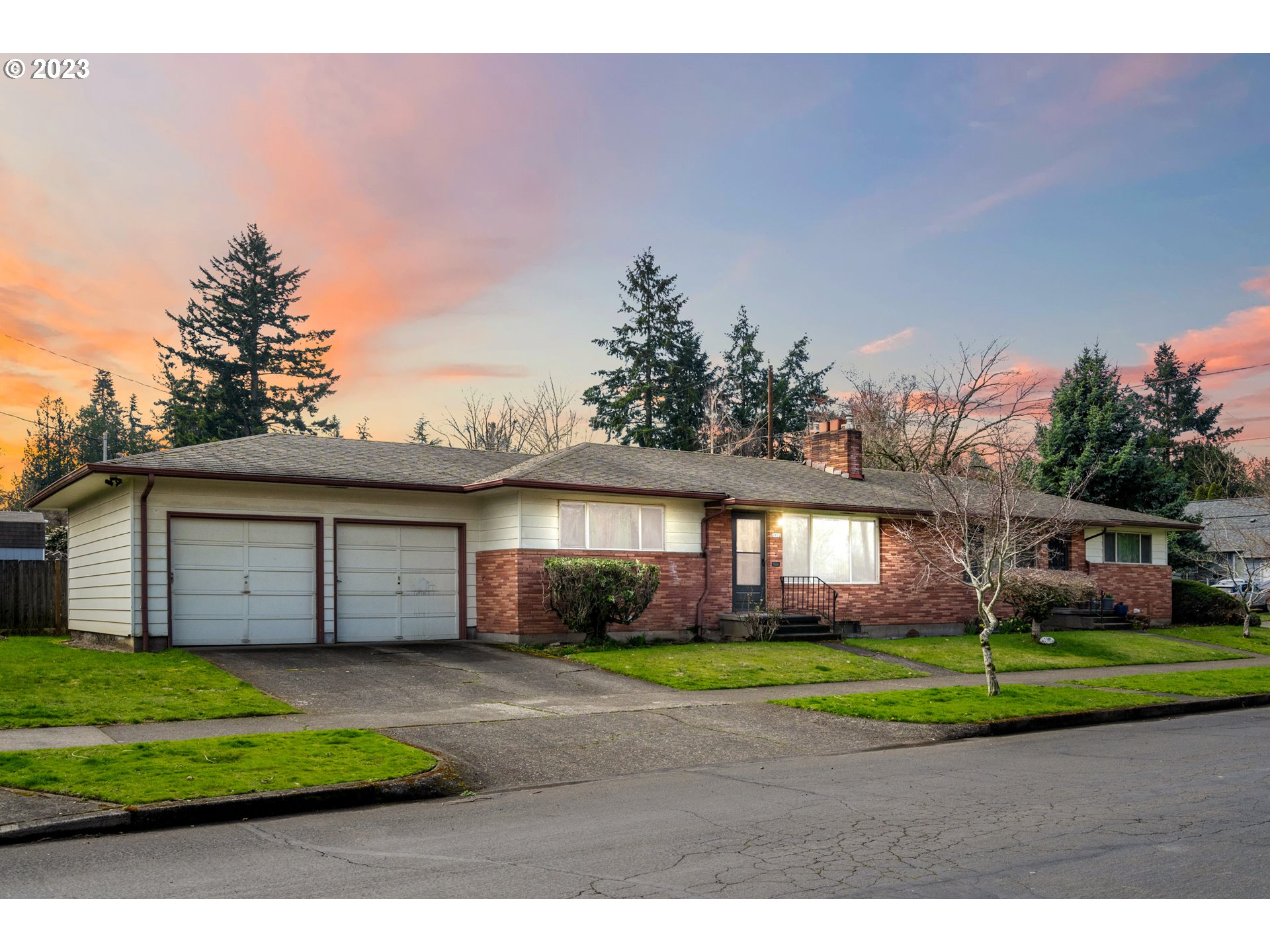 3832 North Kilpatrick Street Portland, OR 97217 - Photo 1 of 34 a front view of a house with a garden and plants
