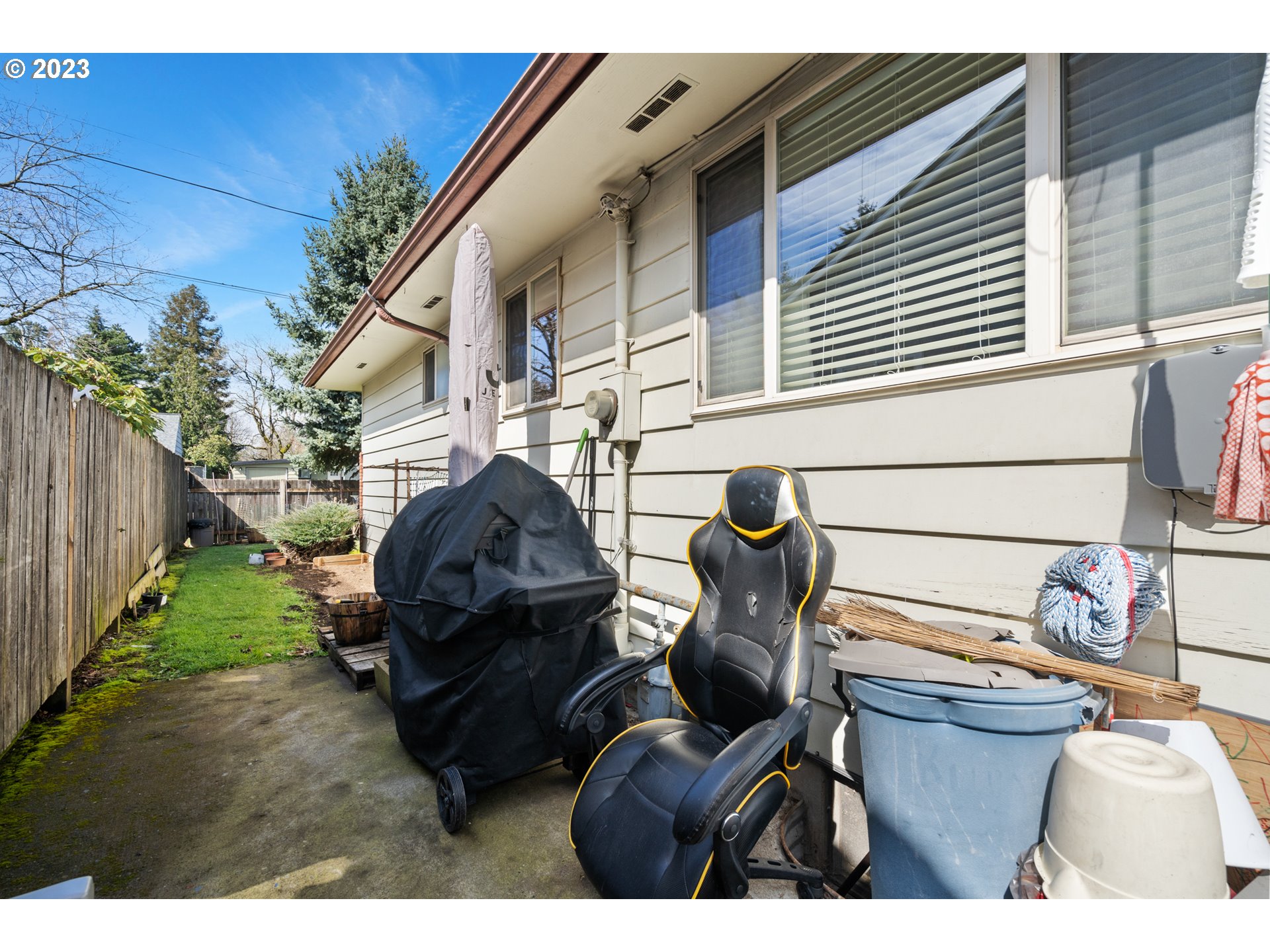 3832 North Kilpatrick Street Portland, OR 97217 - Photo 15 of 34 a backyard of a house with barbeque oven table and chairs