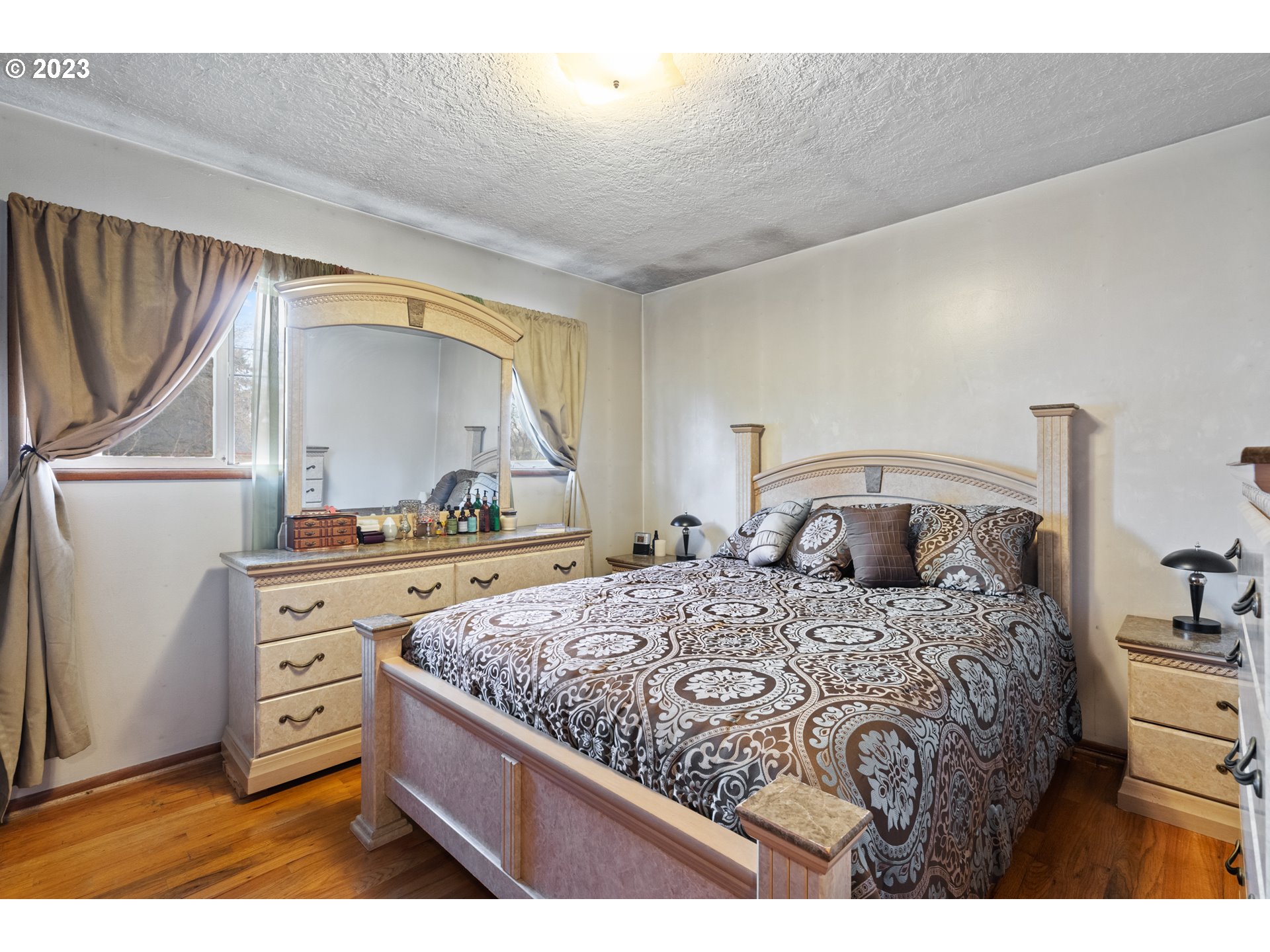 3832 North Kilpatrick Street Portland, OR 97217 - Photo 25 of 34 a bedroom with a bed and a dresser