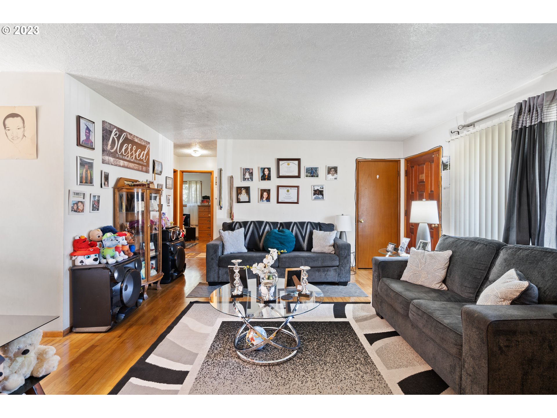 3832 North Kilpatrick Street Portland, OR 97217 - Photo 6 of 34 a living room with furniture a rug and a window