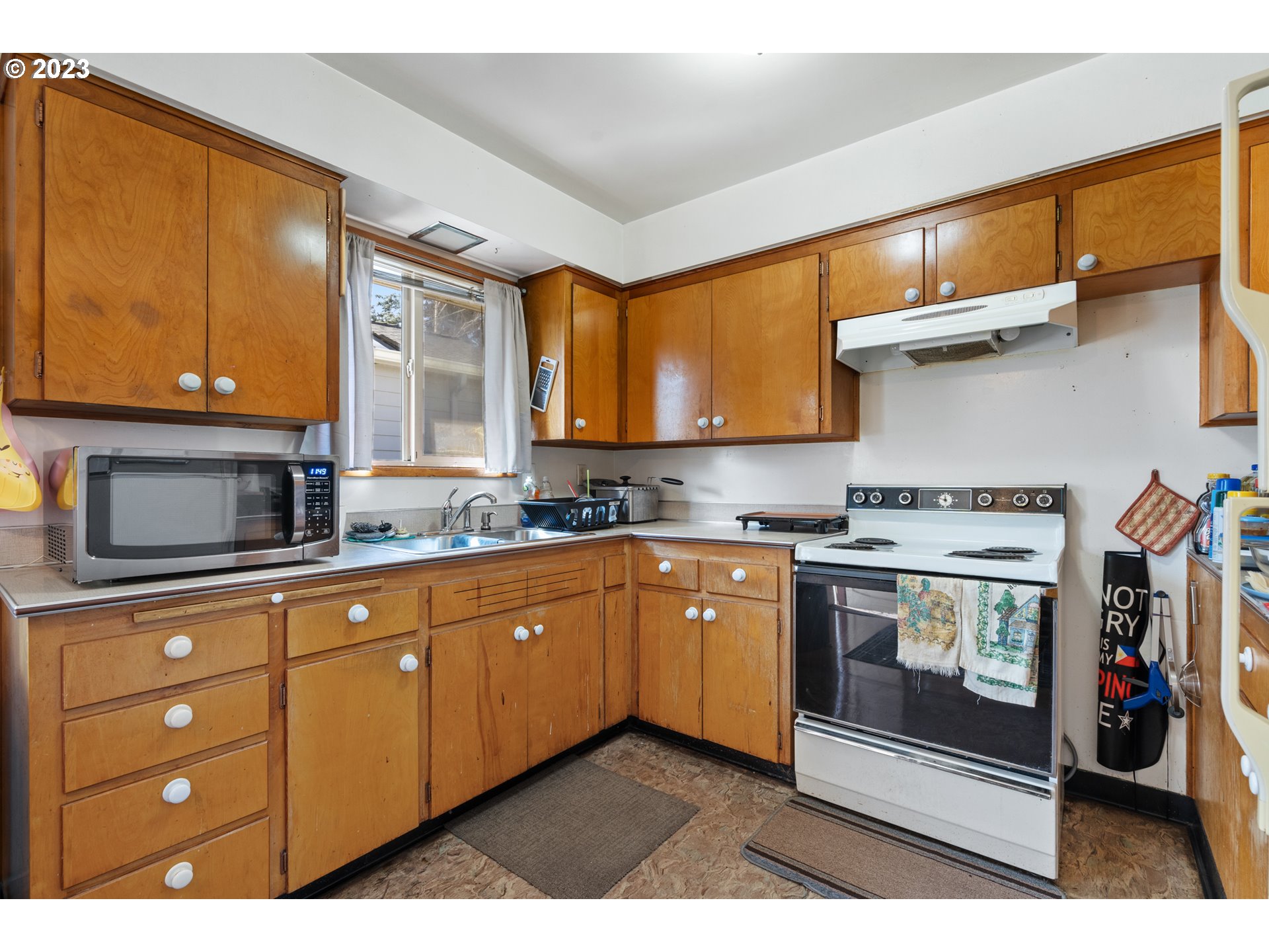 3832 North Kilpatrick Street Portland, OR 97217 - Photo 8 of 34 a kitchen with stainless steel appliances granite countertop a stove a sink and a microwave