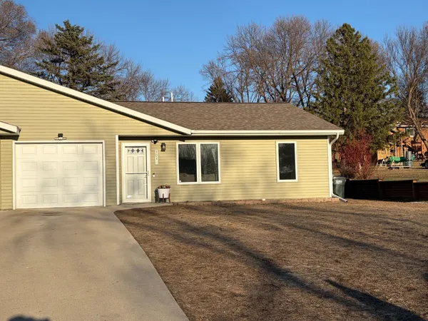 $234,900 | 303 Quince Street Southwest, Unit B, New London, MN 56273