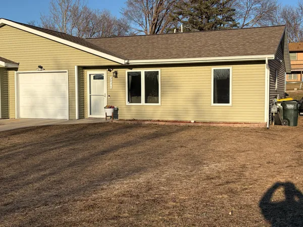 $214,900 | 303 Quince Street Southwest, Unit B, New London, MN 56273