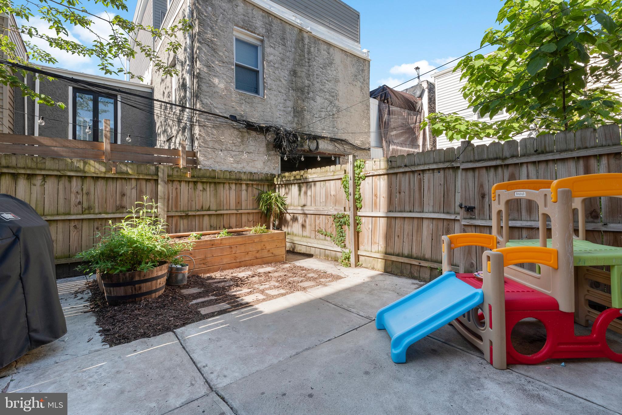 1940 Reed Street Philadelphia, PA 19146 - Photo 25 of 26 Backyard