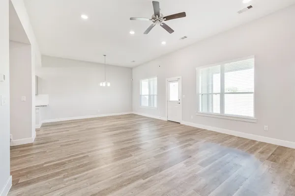 $2,395 | 13083 Clear View Drive, Willis, TX 77318