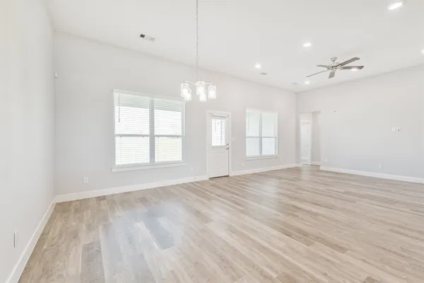 $2,395 | 13083 Clear View Drive, Willis, TX 77318