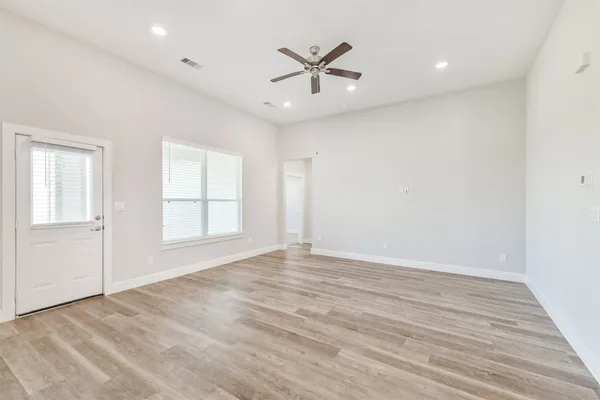 $2,395 | 13083 Clear View Drive, Willis, TX 77318