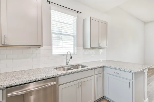 $2,395 | 13083 Clear View Drive, Willis, TX 77318