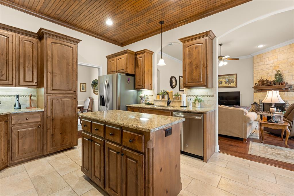 283 Briarleaf Circle Hewitt, TX 76643 - Photo 15 of 38
