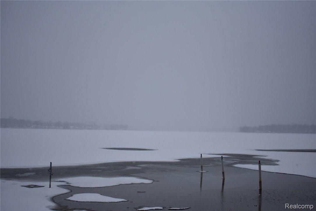 8970 Dexter-Pinckney Road Pinckney, MI 48169 - Photo 4 of 19 4 LAKEFRONT.JPG