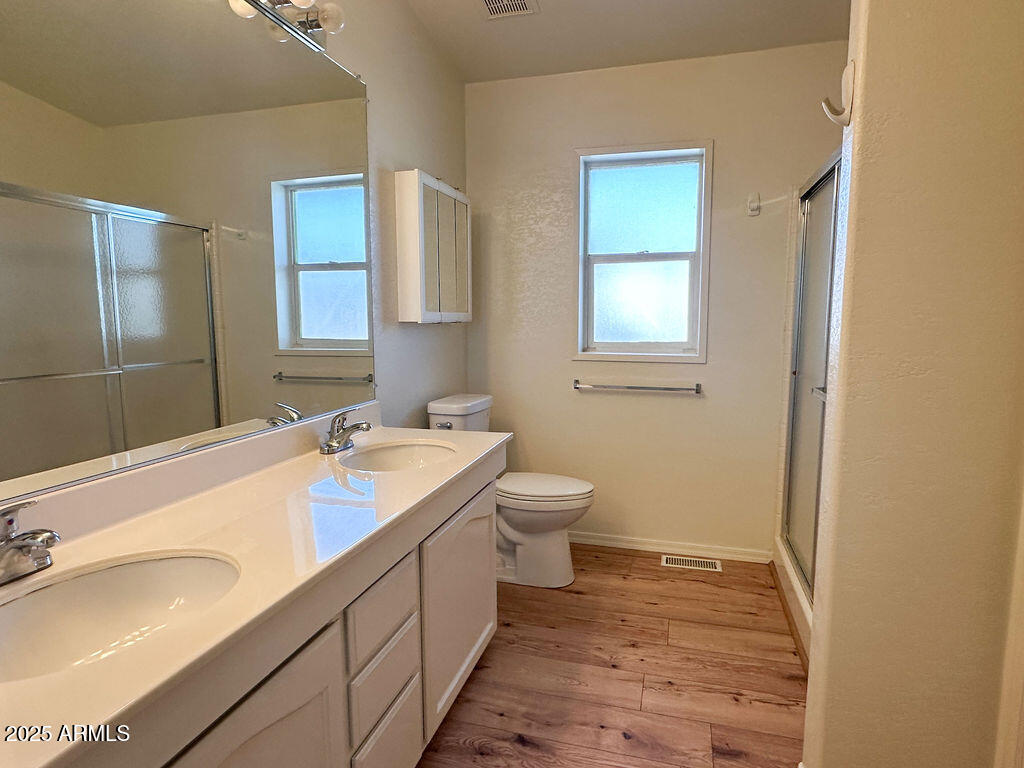 2054 North Thornton Road, Unit 187 Casa Grande, AZ 85122 - Photo 8 of 14 a bathroom with a sink and a bathtub