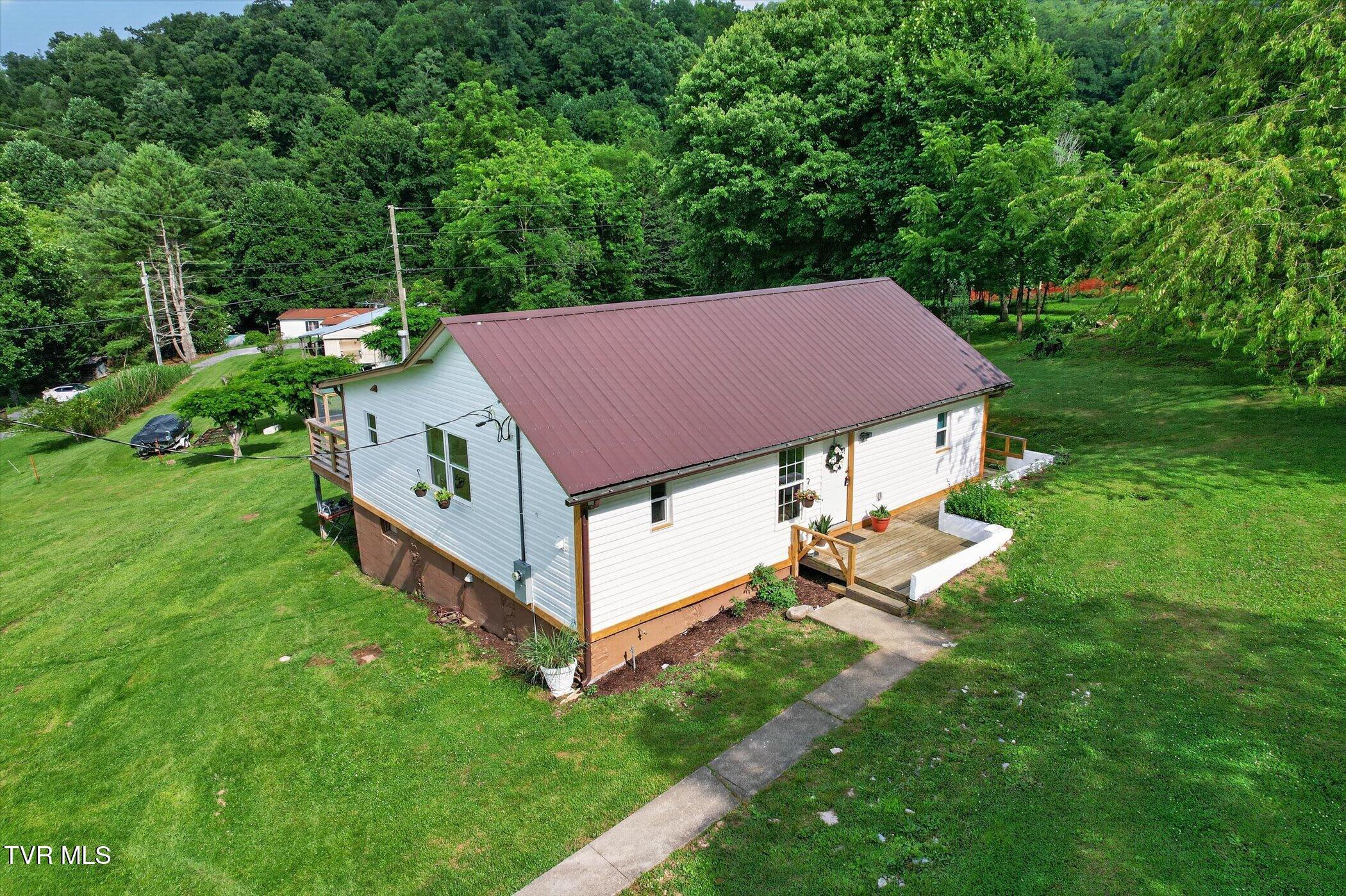 191 Dillard Avenue Erwin, TN 37650 - Photo 33 of 47 33-191-Dillard-Ave-WindowStill-Photograp