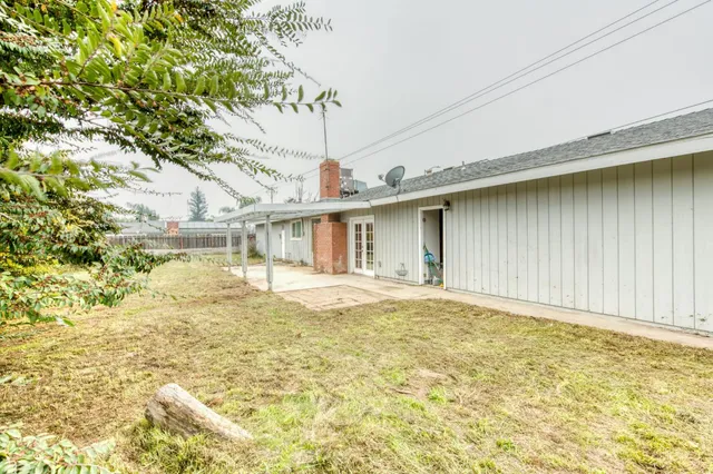 a view of a house with a outdoor space