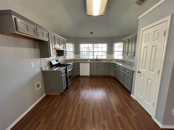 $2,400 | 4133 Boulder Park Drive, Fort Worth, TX 76040