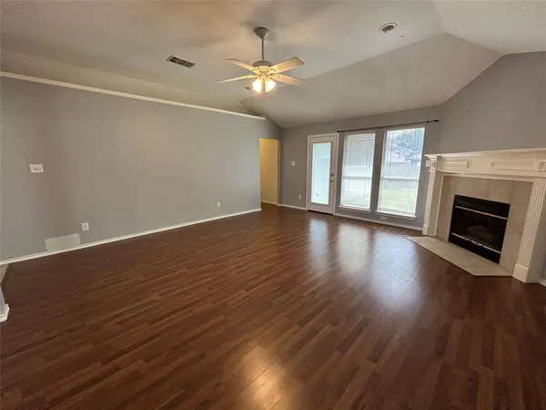 $2,400 | 4133 Boulder Park Drive, Fort Worth, TX 76040