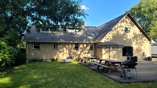 a view of a house with backyard