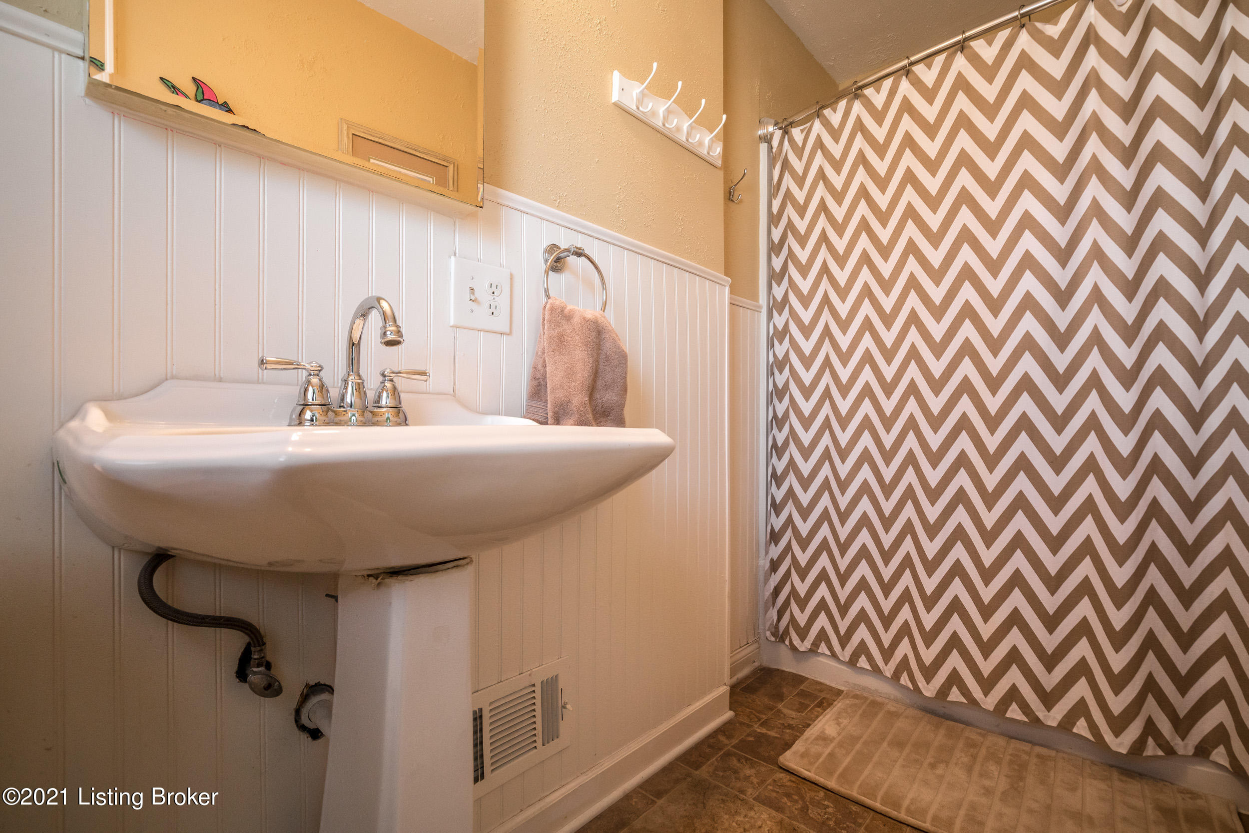4323 Alicent Road Louisville, KY 40207 - Photo 22 of 41 4323 Alicent Rd-38