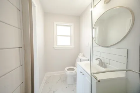 $2,550 | 2242 North Lavergne Avenue, Unit 2, Chicago, IL 60639
