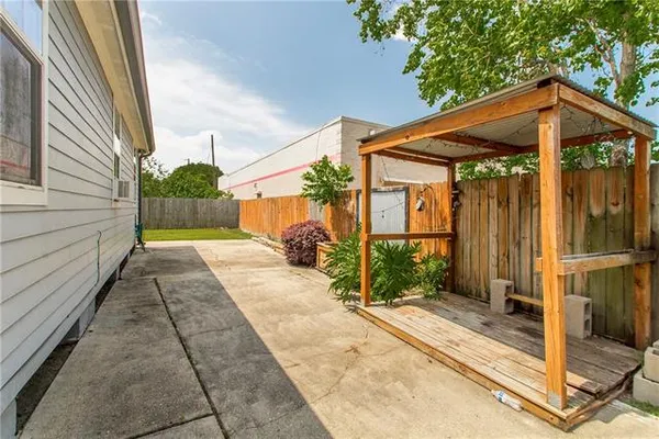 $1,825 | 2518 Delambert Street, Chalmette, LA 70043