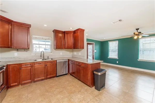 $1,825 | 2518 Delambert Street, Chalmette, LA 70043