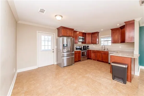 $1,825 | 2518 Delambert Street, Chalmette, LA 70043