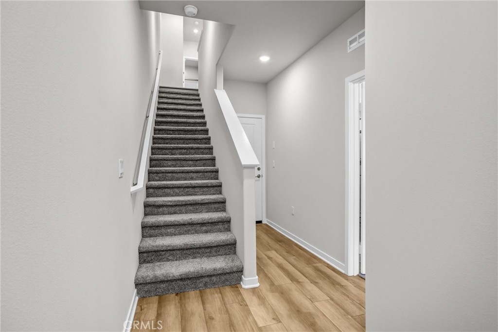 9567 Hannah Way Riverside, CA 92503 - Photo 3 of 32 Gallery Image 3