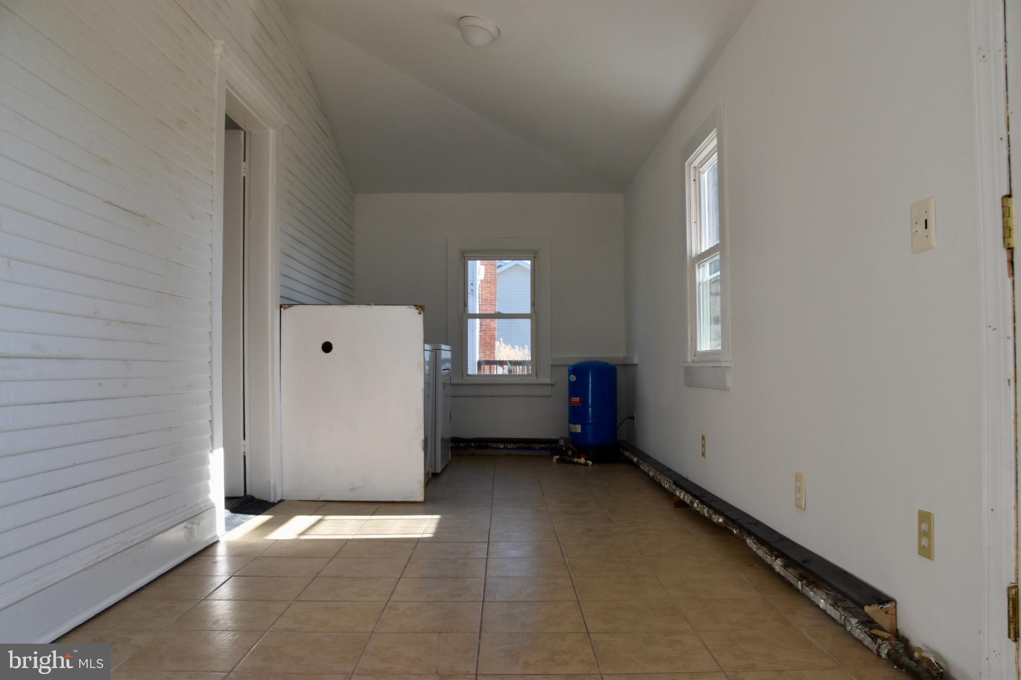 115 Maple Avenue Goldsboro, MD 21636 - Photo 11 of 15 Laundry room