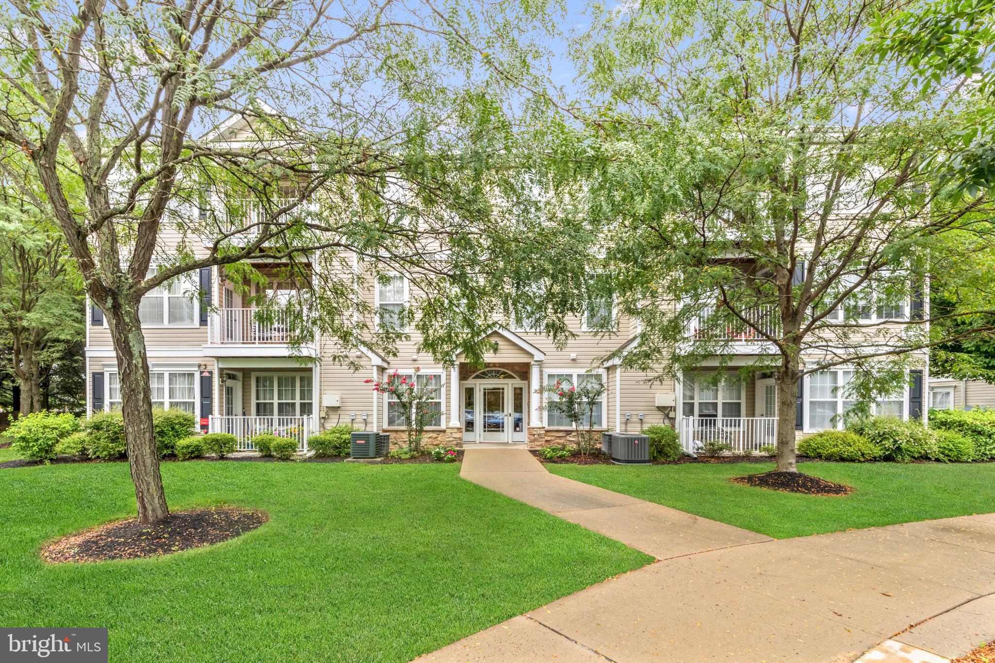 109 Kyle Way Ewing, NJ 08628 - Photo 2 of 24 Gallery Image 2