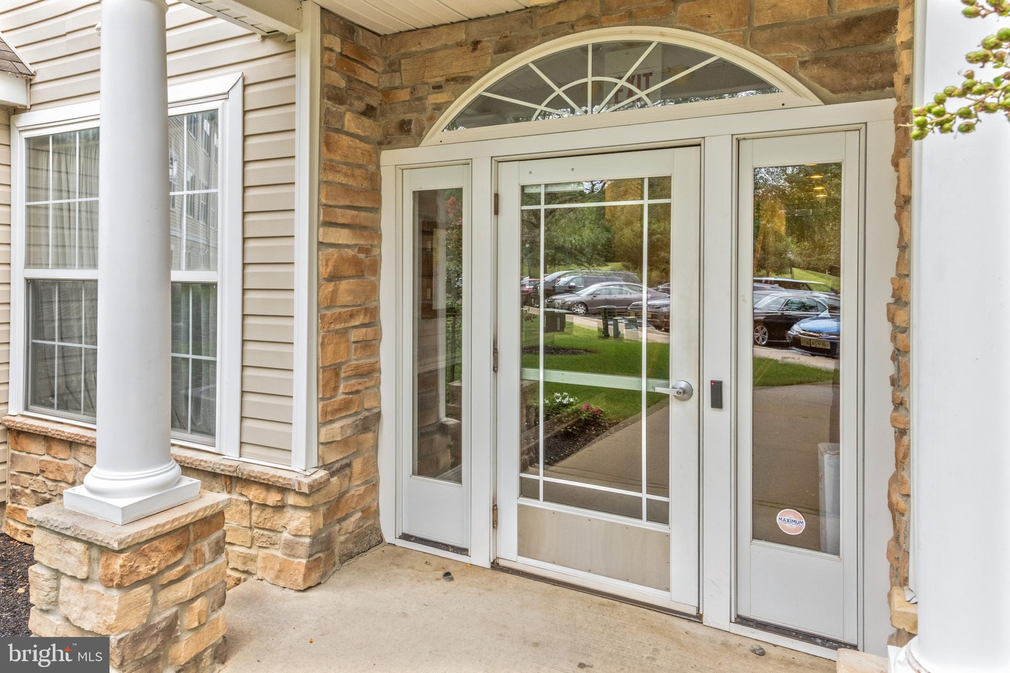 109 Kyle Way Ewing, NJ 08628 - Photo 3 of 24 Gallery Image 3