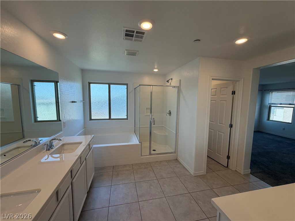 3228 Azalea Ridge Court Henderson, NV 89052 - Photo 9 of 28 A well-appointed bath offers a spacious soaking tub and a separate glass-enclosed shower.