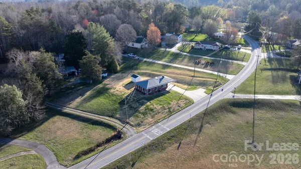 $1,900 | 313 Arrowood Street Southeast, Lenoir, NC 28645