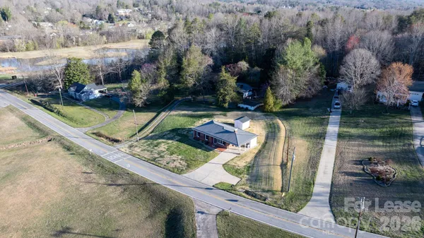 $1,900 | 313 Arrowood Street Southeast, Lenoir, NC 28645