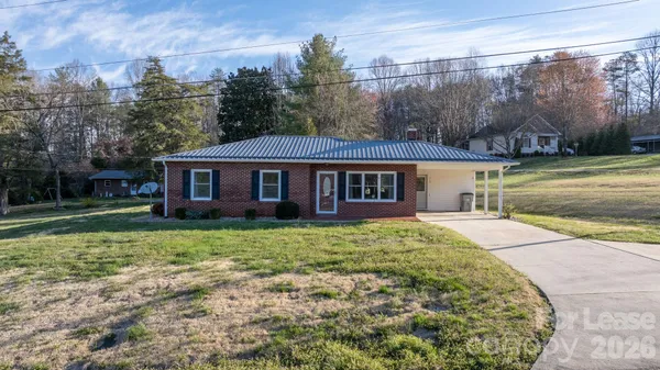 $1,900 | 313 Arrowood Street Southeast, Lenoir, NC 28645